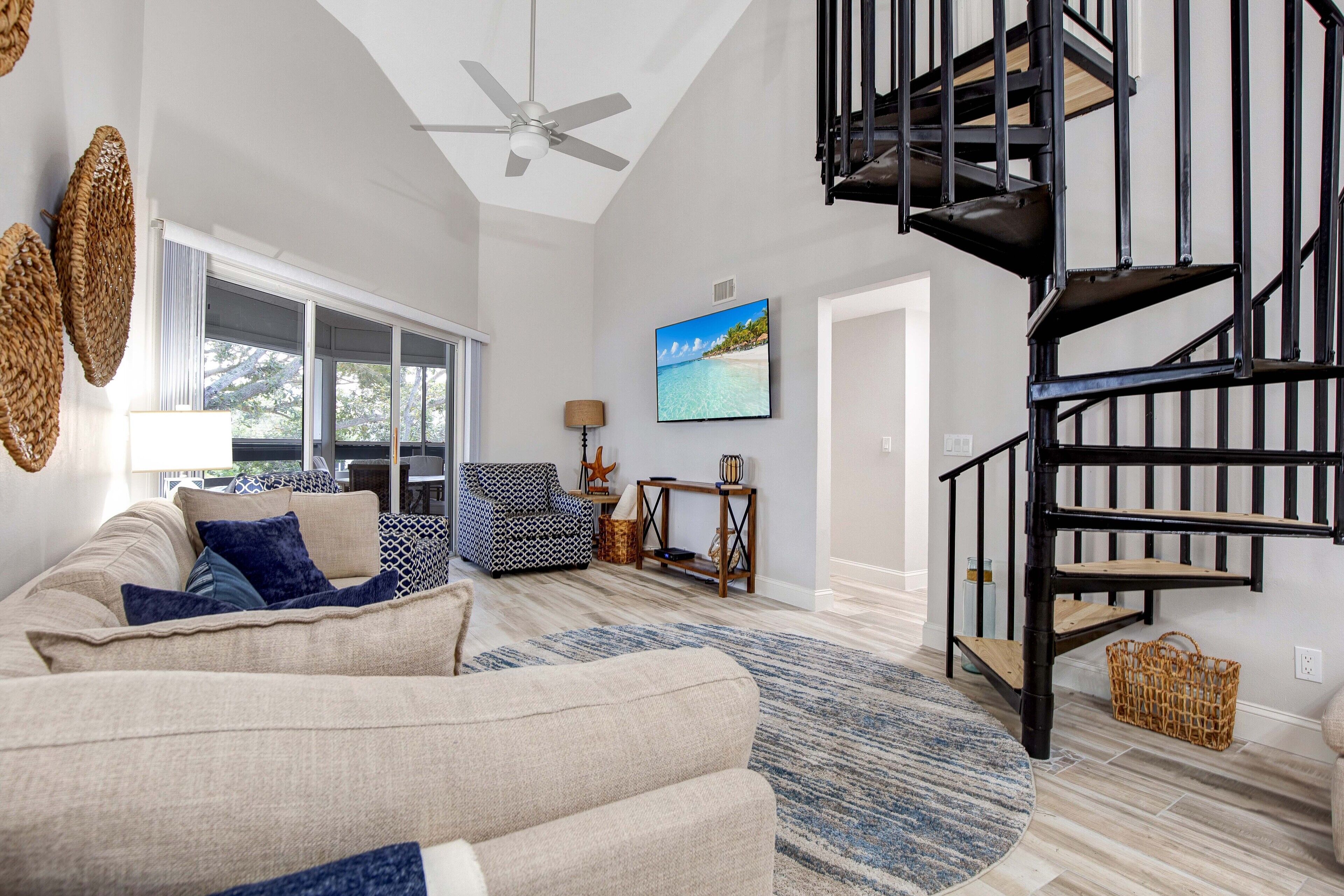 Walking Distance to the Beach! Family-sized condo w/ a communal pool