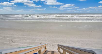 ★ Spacious New Smyrna Beach Serenity ★ Walking Distance to the Beach ★