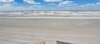 ★ Spacious New Smyrna Beach Serenity ★ Walking Distance to the Beach ★