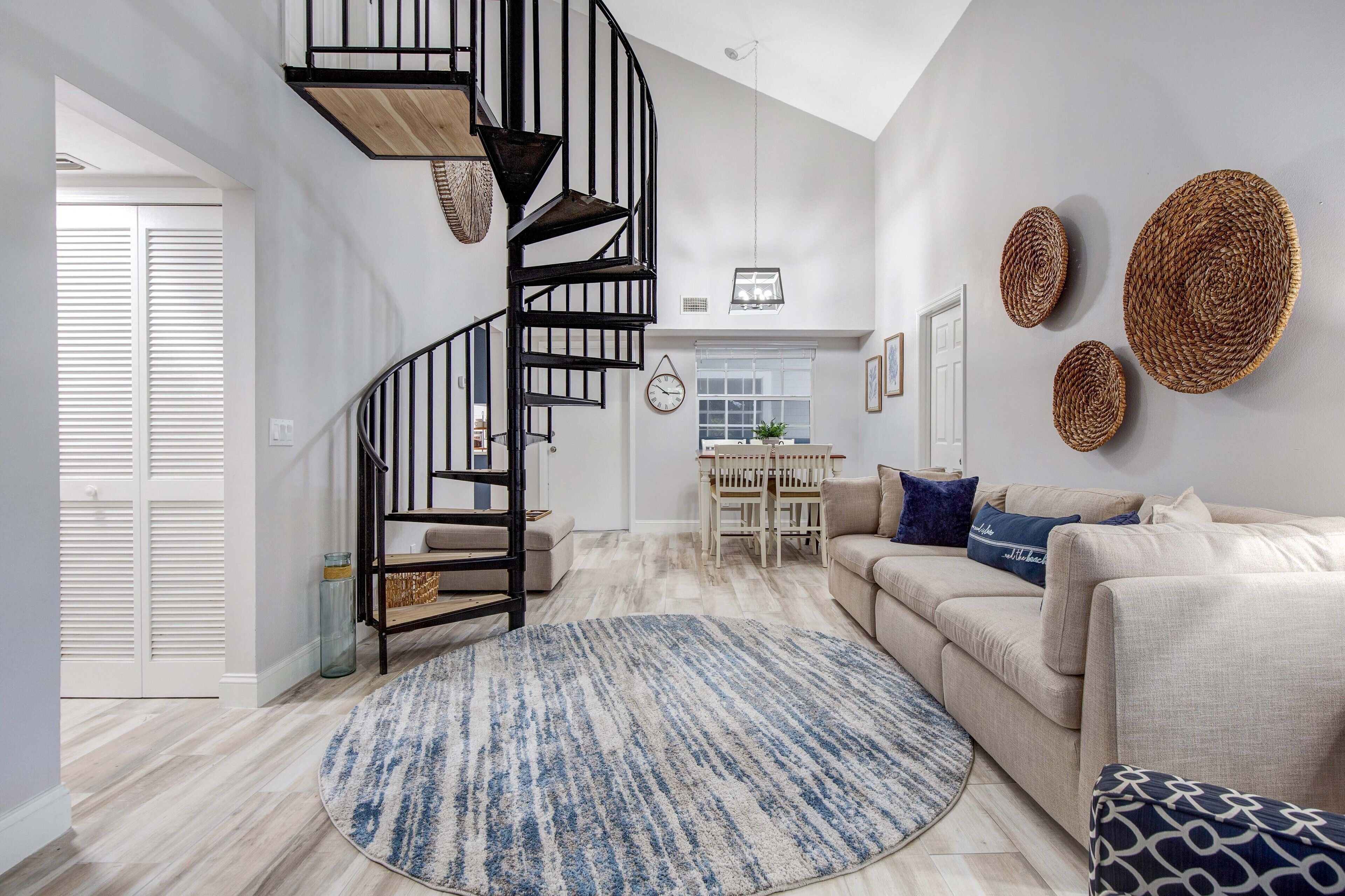 Walking Distance to the Beach! Family-sized condo w/ a communal pool