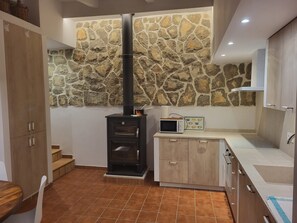 Fridge, microwave, oven, dishwasher - YourHouse Es Molinet, villa in the Tramuntana Mountains (Selva)