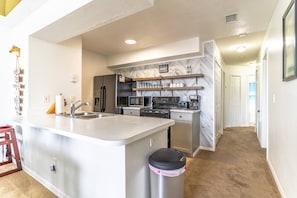 Fridge, microwave, oven, stovetop - New Listing! Royal Palm Bay Resort, 5mi to Disney & 10mi to Universal - IT9921 (Kissimmee)