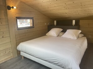 1 chambre, fer et planche à repasser, accès au Wi-Fi (inclus)