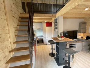 Unclassified image, 2 of 47, button