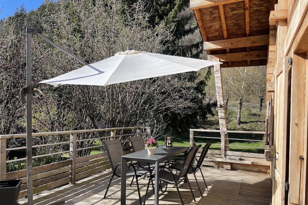 Chalet near the hiking trails and the greenway of Lake Annecy