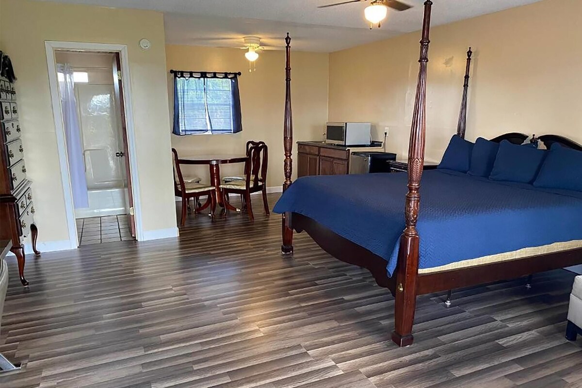 Egyptian cotton sheets, premium bedding, WiFi (free)
