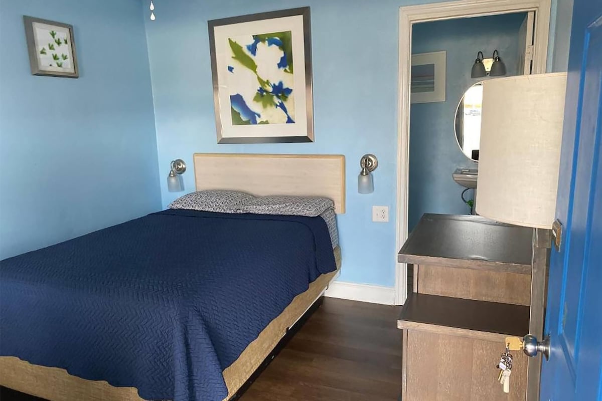 Egyptian cotton sheets, premium bedding, WiFi (free)