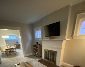 Interior - Vibrant 4 bedroom close to SU (Syracuse)