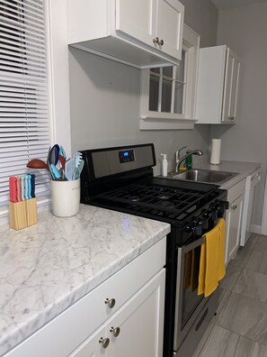 Private kitchen - Vibrant 4 bedroom close to SU (Syracuse)