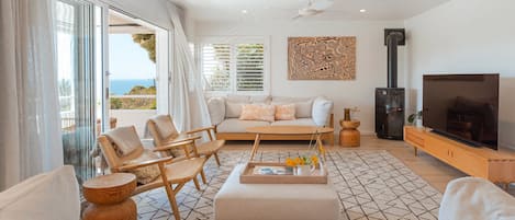 Smart TV, fireplace, table tennis