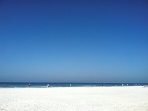 A beach with a clear sky and calm sea. - Perfect Getaway 3bd/2bth Private Heated Pool (Sarasota)