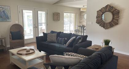 “Coastal Retreat” Cozy Home! Private Pool (heated) Sunroom, Game Room