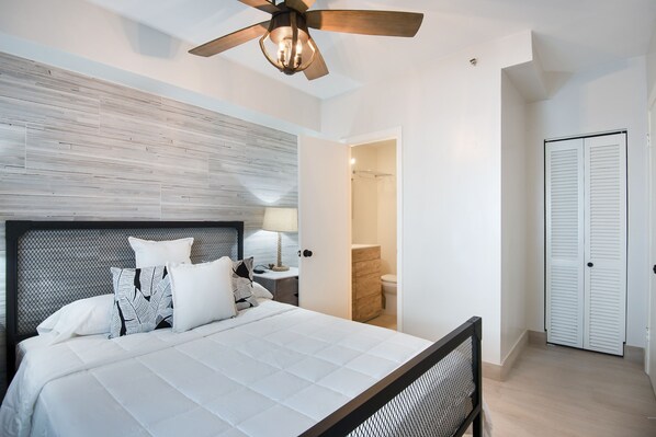 1 bedroom, iron/ironing board, free WiFi, bed sheets - On Beach, 3rd/Ocean, Pool, SOFI (Miami Beach)