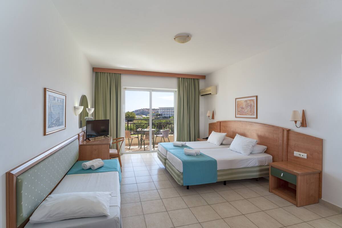Superior Room, Garden View | In-room safe, desk, laptop workspace, blackout drapes