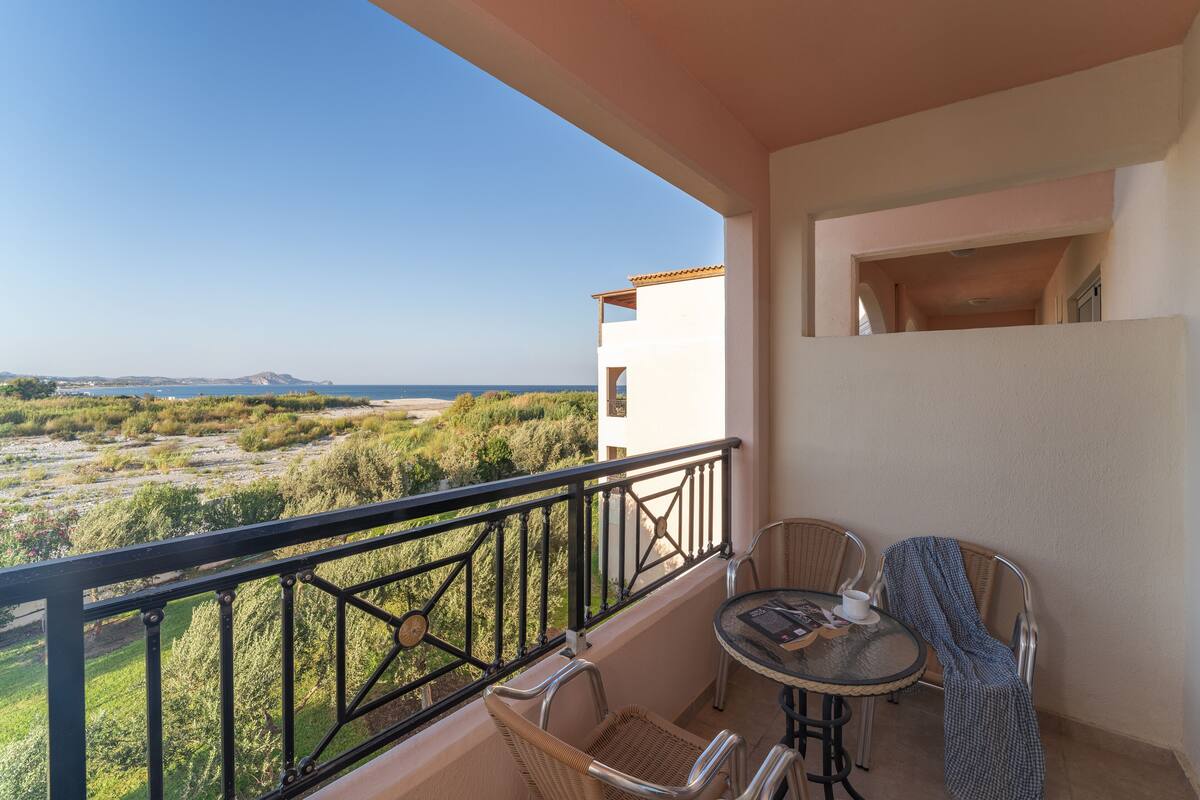 Superior Room, Sea View | In-room safe, desk, laptop workspace, blackout drapes