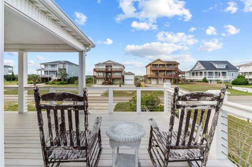 Ocean View with Upper and Lower Decks located on West End - Building Memories