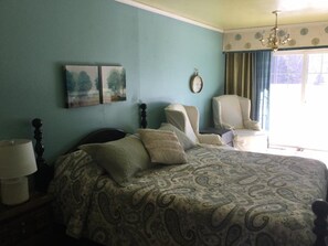2 habitaciones, tabla de planchar con plancha y cuna de viaje