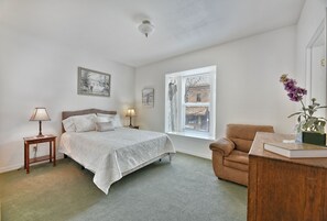 3 bedrooms, iron/ironing board, free WiFi, bed sheets - 232-Duplex-Private Bathroom-Mountain View (Ashland)