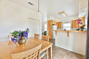 Dining - 232-Duplex-Private Bathroom-Mountain View (Ashland)
