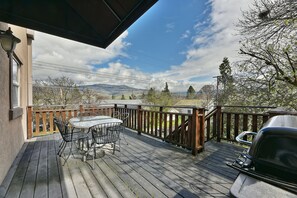 Outdoor dining - 232-Duplex-Private Bathroom-Mountain View (Ashland)