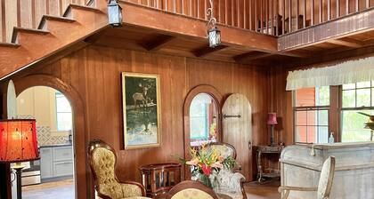 Private 2 Bedroom Suite with AC in Historic Mansion Steps from the Beach