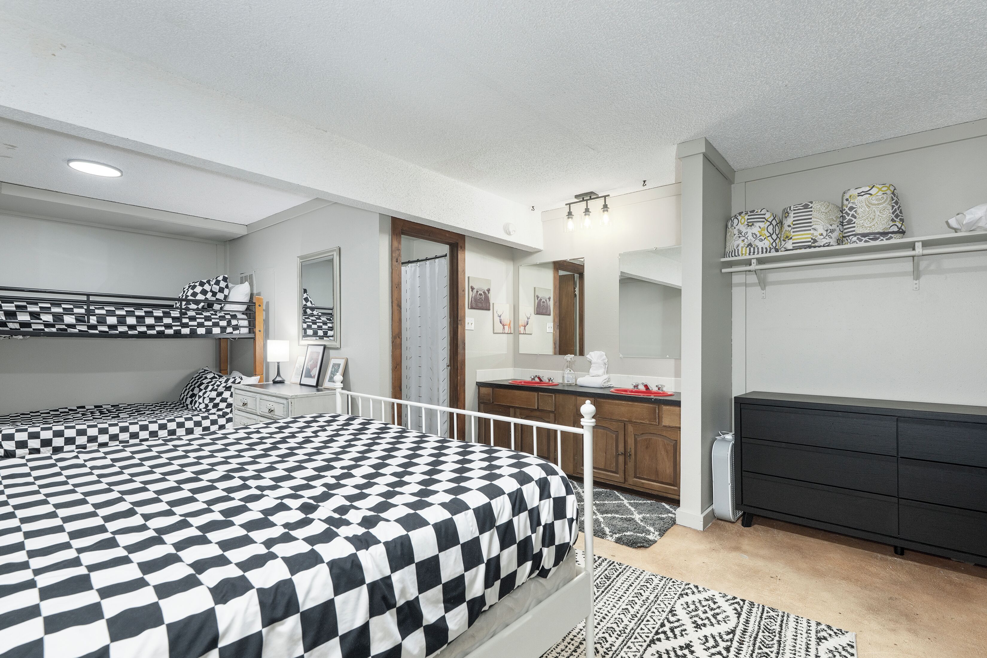 9 chambres, fer et planche à repasser, lit parapluie, Wi-Fi gratuit