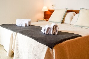 2 slaapkamers, een strijkplank/strijkijzer, reisbedje, gratis wifi