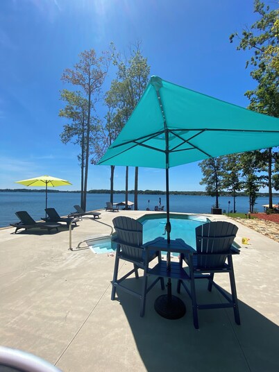 Lakeside Retreat Entire House Inground pool, kayaks, dock