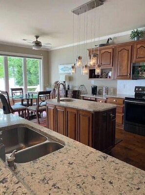 Fridge, microwave, oven, stovetop - Lakeside Retreat Entire House Inground pool, kayaks, dock (Cross Hill)