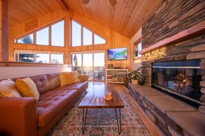 Smart-TV, Kamin, Videospiele, Streaming-Dienste