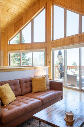 Smart-TV, Kamin, Videospiele, Streaming-Dienste