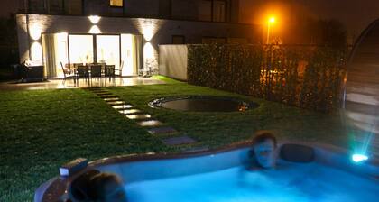 Modern home with Jacuzzi, barrel sauna and relaxation area for young and old.
