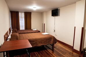 Basic-Doppelzimmer | Individuell eingerichtet, Verdunkelungsvorhänge, kostenloses WLAN