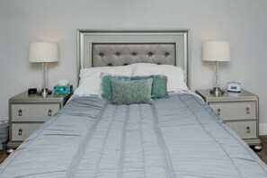 3 bedrooms, iron/ironing board, WiFi, bed sheets