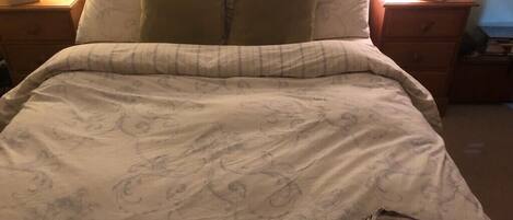 1 bedroom, iron/ironing board, travel cot, free WiFi