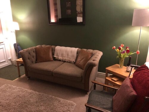 Rose Cottage, Cosy Village Hideout