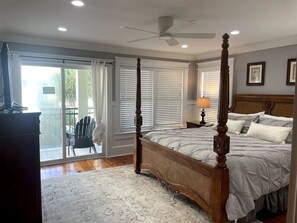 6 slaapkamers, een bureau, een strijkplank/strijkijzer, gratis wifi