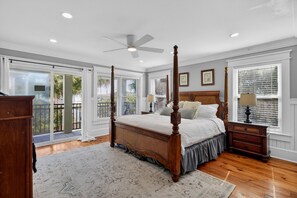 6 bedrooms, desk, iron/ironing board, free WiFi