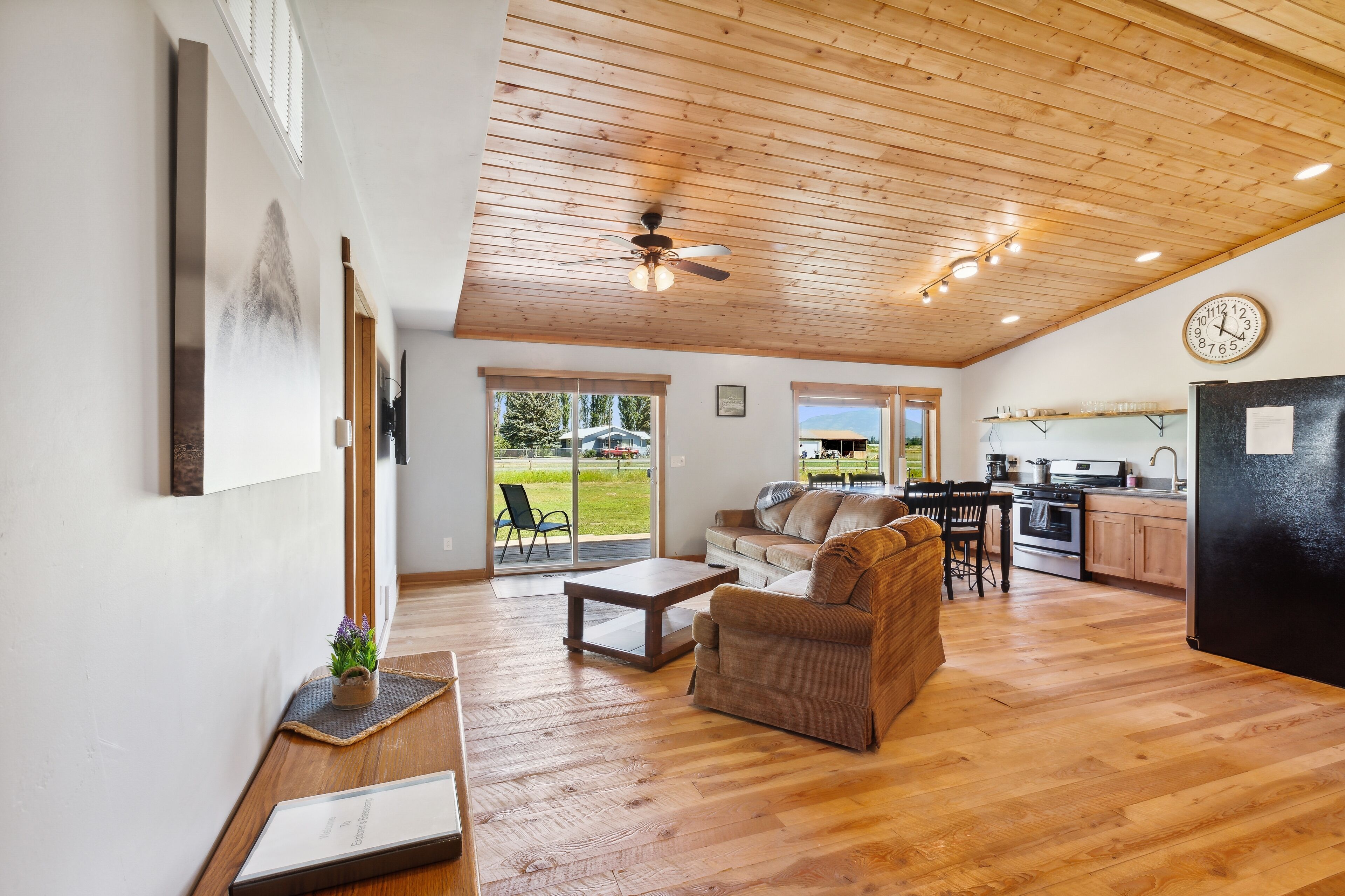 Spectacular Mountain Views / Prime Central Location