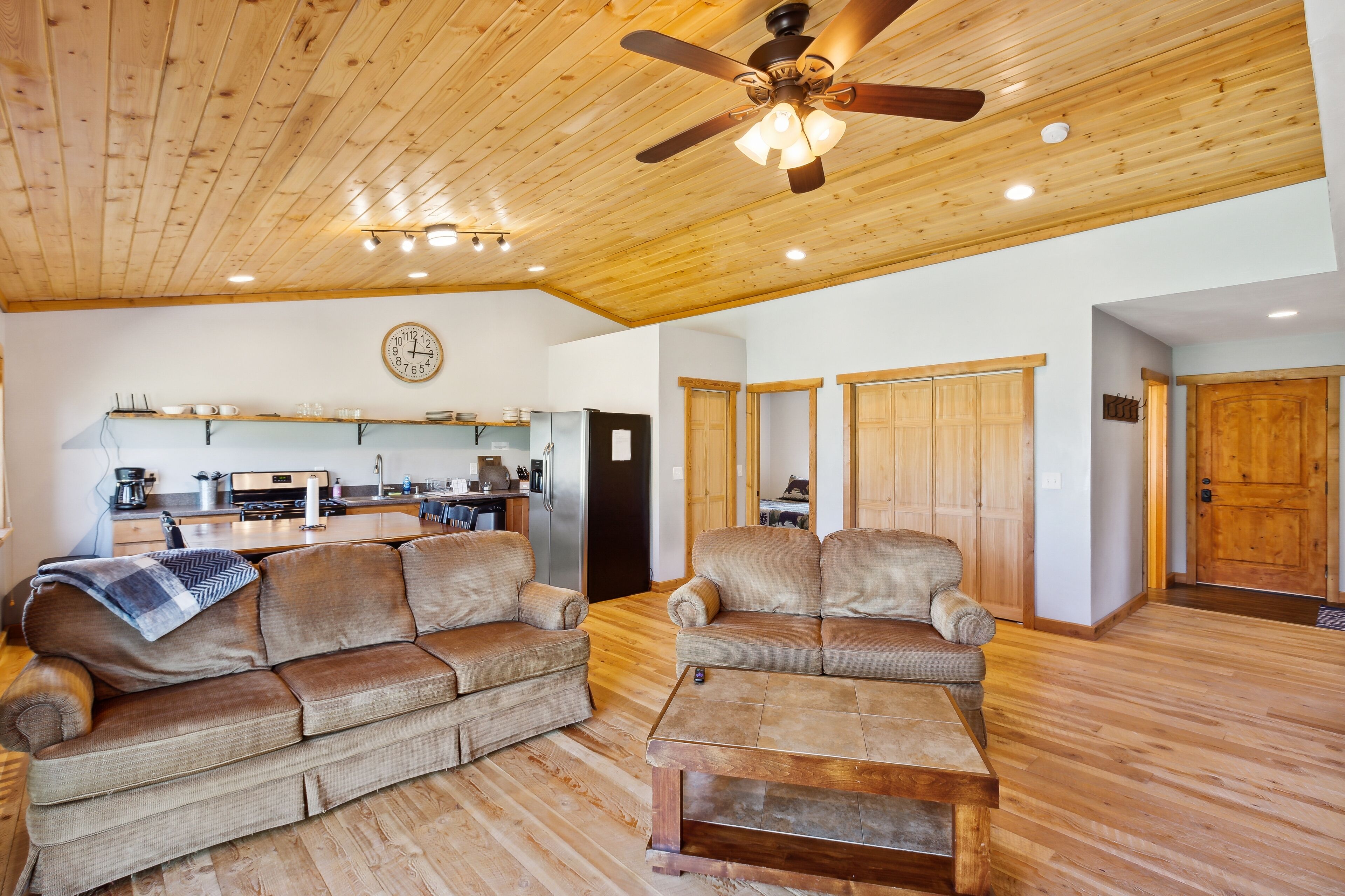 Spectacular Mountain Views / Prime Central Location