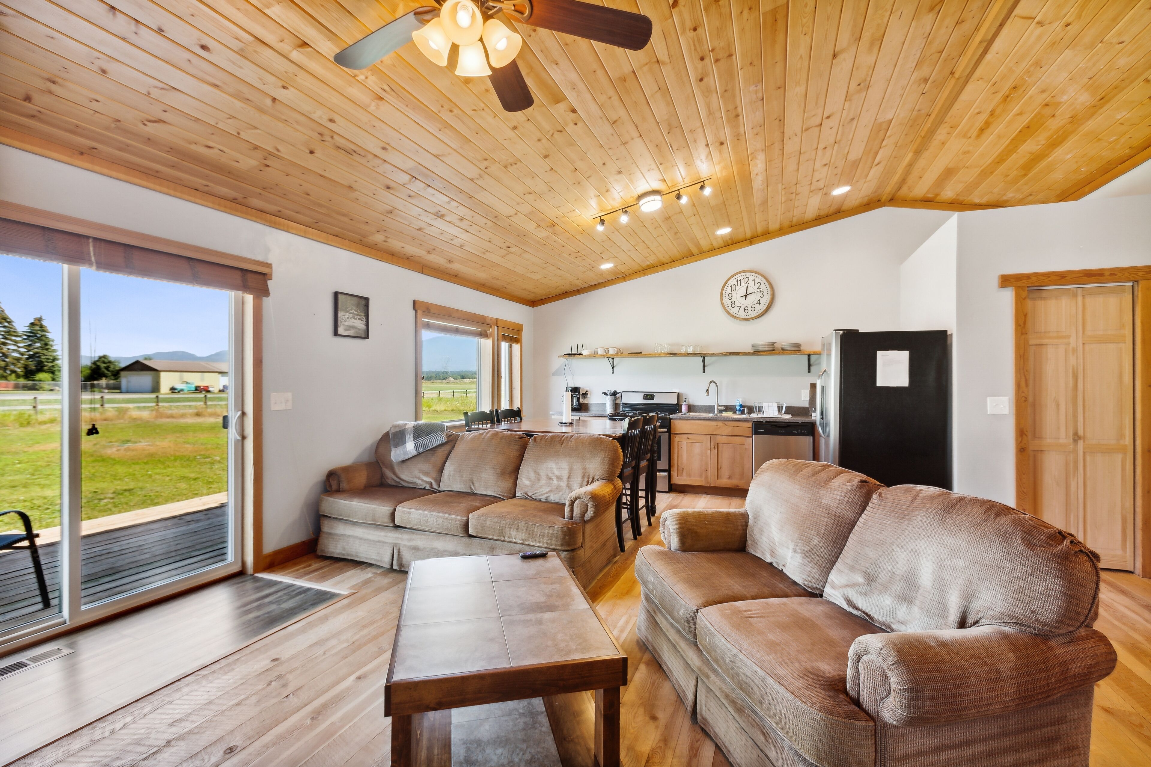 Spectacular Mountain Views / Prime Central Location