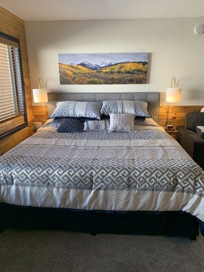 1 habitación, tabla de planchar con plancha, wifi gratis y ropa de cama 