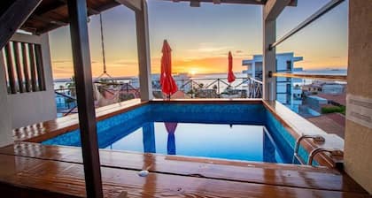 Suite Milena, luxury and comfort close to the malecon. Breakfast included