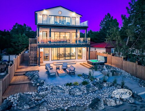 4bed 5bath brand new beach house in Tiny! West Exposure! Sunsets! Hot tub!