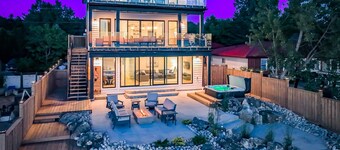 4bed 5bath brand new beach house in Tiny! West Exposure! Sunsets! Hot tub!