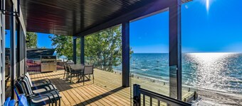 4bed 5bath brand new beach house in Tiny! West Exposure! Sunsets! Hot tub!