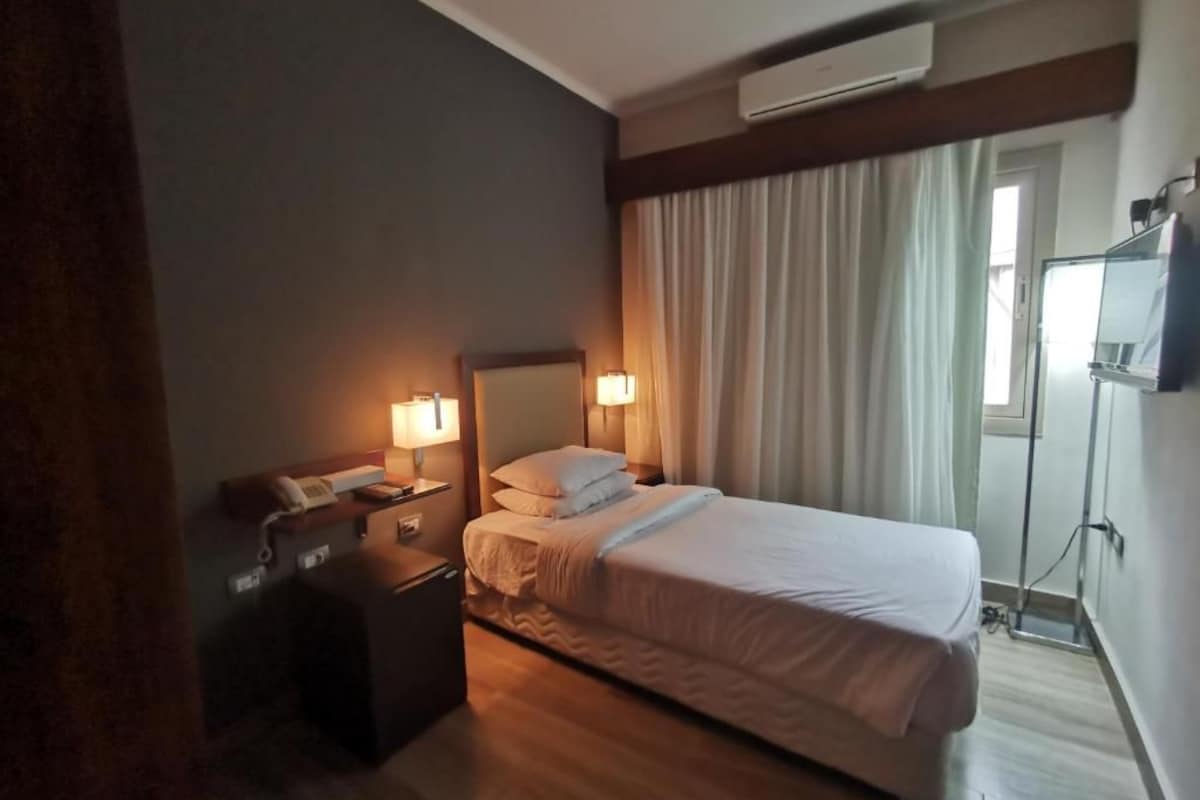 Single Standard room (Male-ONLY)