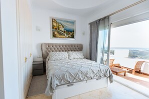 3 عدّة غرف نوم وخزنة داخل الغرفة ومكواة/لوح كي وواي فاي