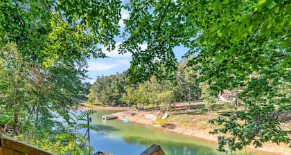 Lakeside Pet Friendly Cabin w/ Hot tub Game Rm Fireplace Elec Vehicle Charger