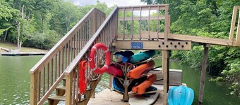 Lakeside Pet Friendly Cabin w/ Hot tub Game Rm Fireplace Elec Vehicle Charger